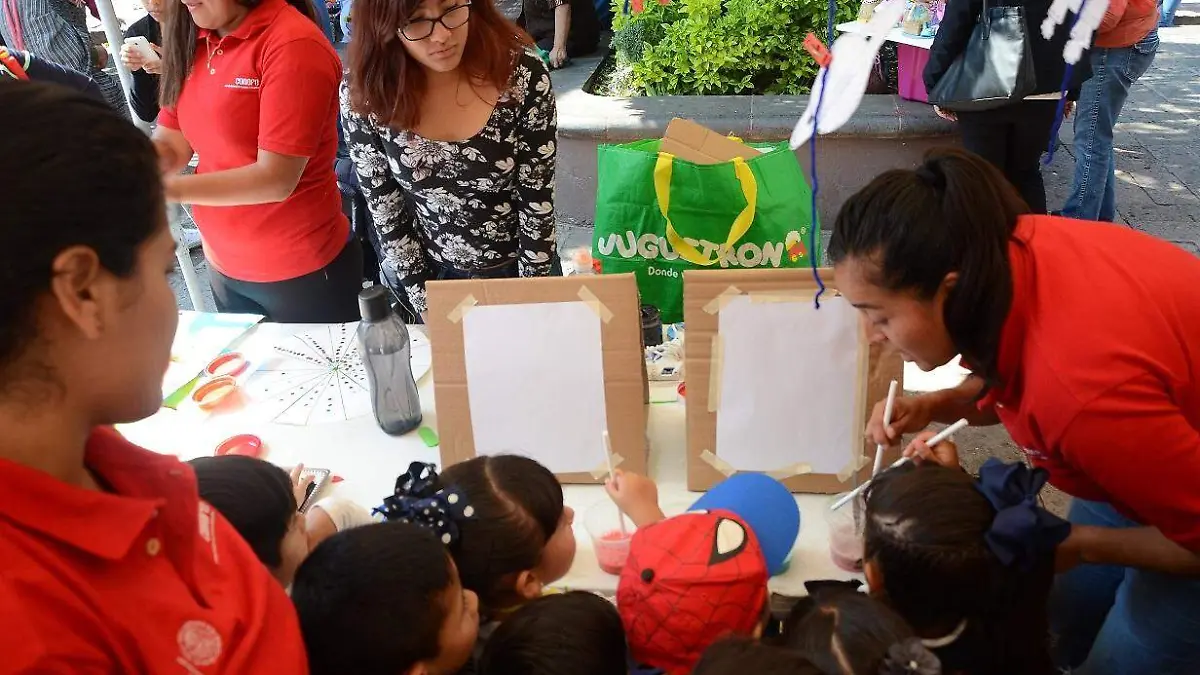 El Conafe también ofrece el beneficio a jóvenes para que continúen sus estudios. Foto Jacob Cabello